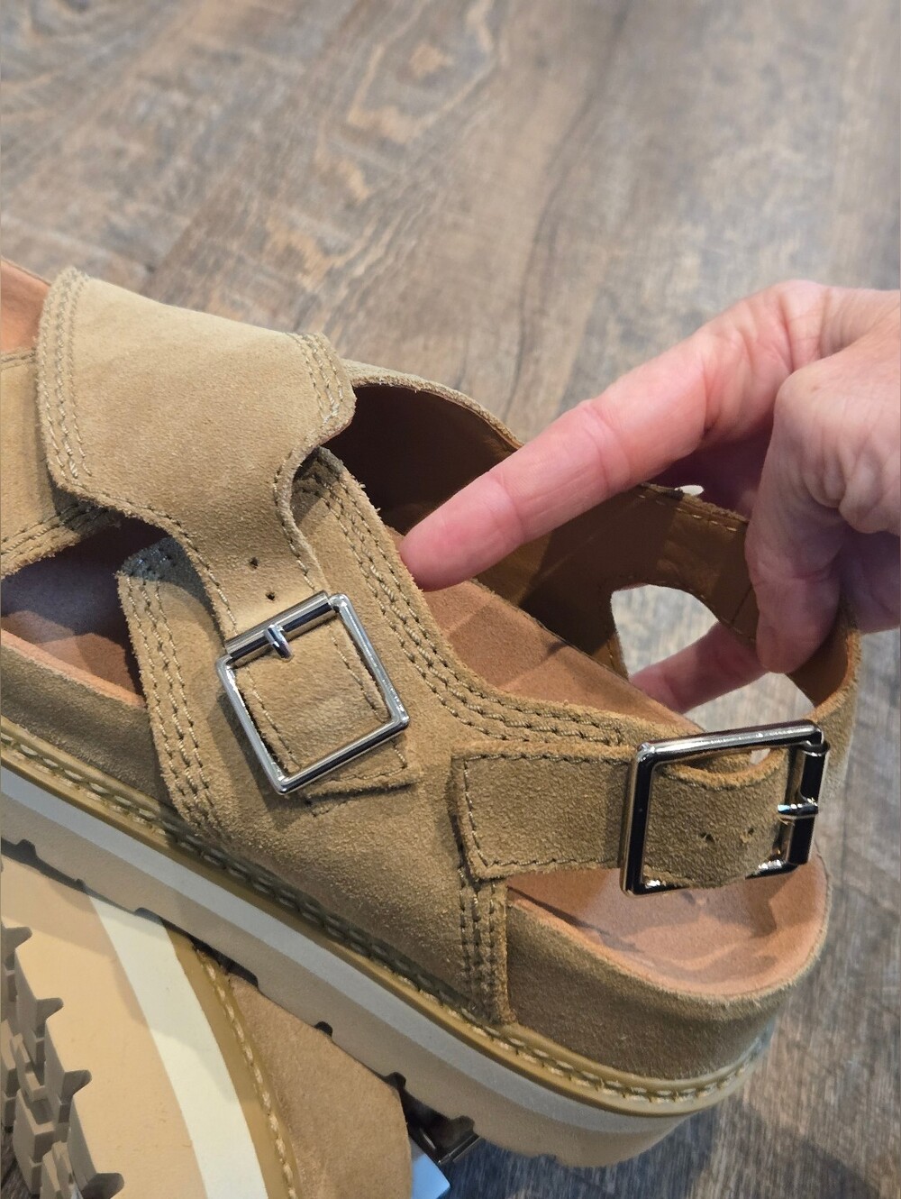 Clarks Women's Orianna Roam Dark Sand - Picture 8 of 10